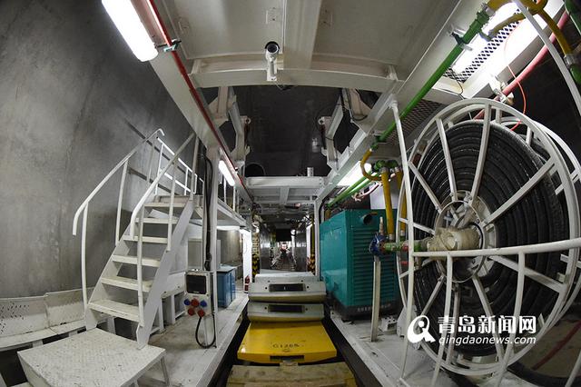 高清:实拍贯龙号盾构机 一天能挖9米地铁隧道