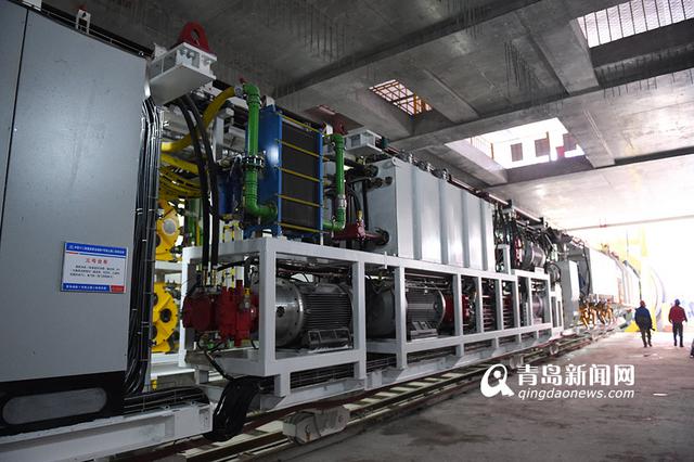 高清:实拍贯龙号盾构机 一天能挖9米地铁隧道