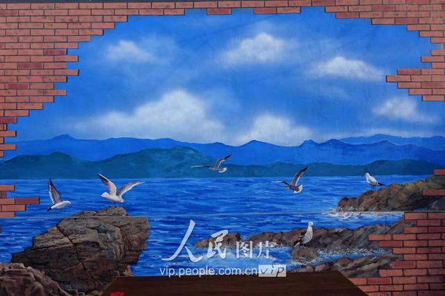 海洋主题墙面彩绘画扮靓青岛渔港