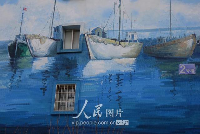 海洋主题墙面彩绘画扮靓青岛渔港