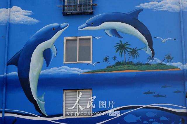 海洋主题墙面彩绘画扮靓青岛渔港