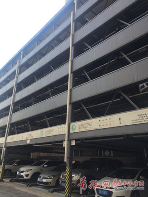 青岛立体停车位现状:商场写字楼车位多成摆设