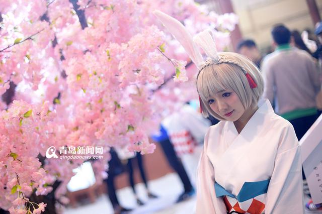 高清:二次元帅哥美女扎堆青岛 两天引3万游客