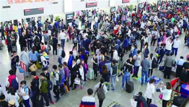 假期首日青岛17个景区纳客22万 本地客是主力 假期首日青岛17个景区纳客22万 本地客是主力