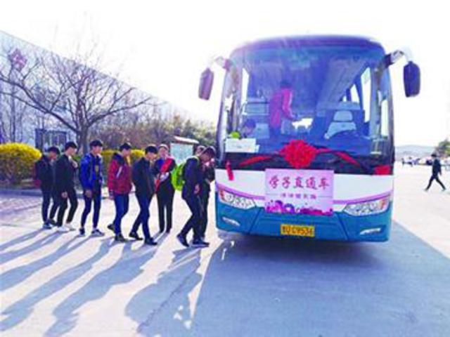 假期首日青岛17个景区纳客22万 本地客是主力 假期首日青岛17个景区纳客22万 本地客是主力