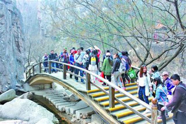 假期首日青岛17个景区纳客22万 本地客是主力 假期首日青岛17个景区纳客22万 本地客是主力