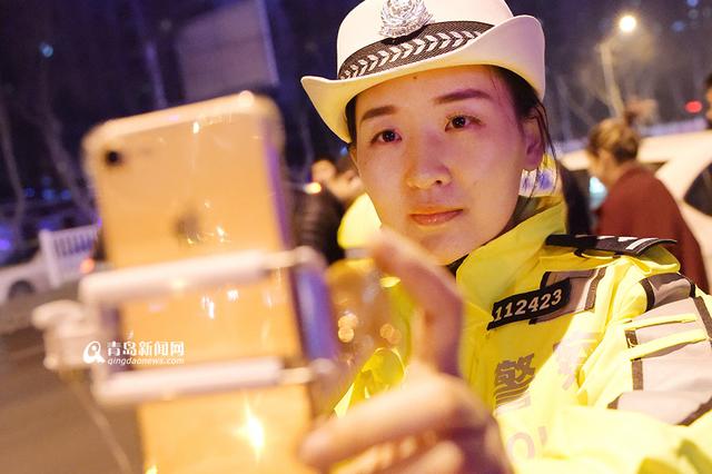 【青岛故事】女交警的夜生活 直播查酒驾