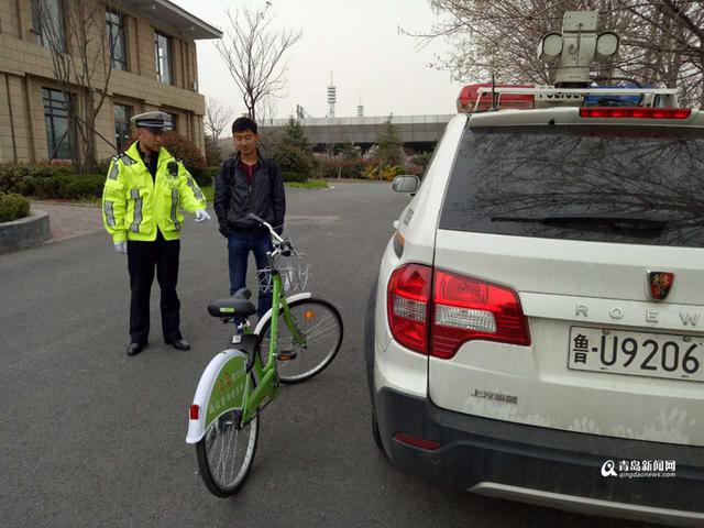 衰! 男子骑共享单车上班 路不熟误上高速