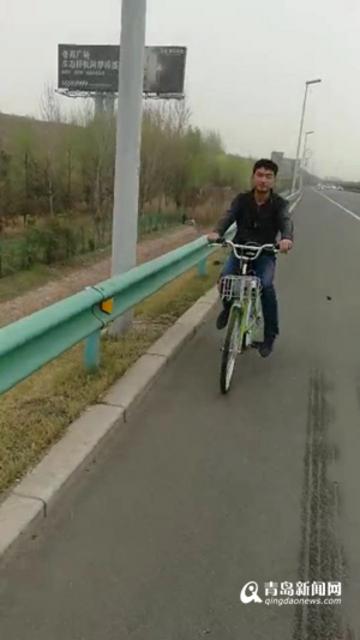 衰! 男子骑共享单车上班 路不熟误上高速 衰! 男子骑共享单车上班 路不熟误上高速