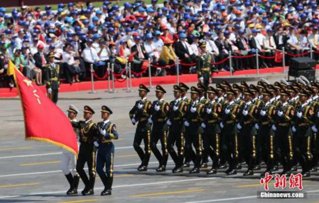 图为三军仪仗队