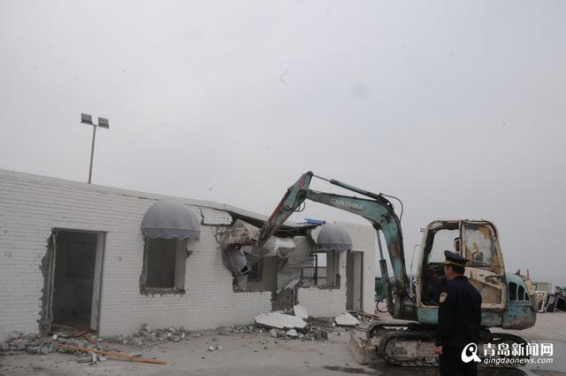 徐家麦岛3000平违建被拆 盘踞海滩数十年