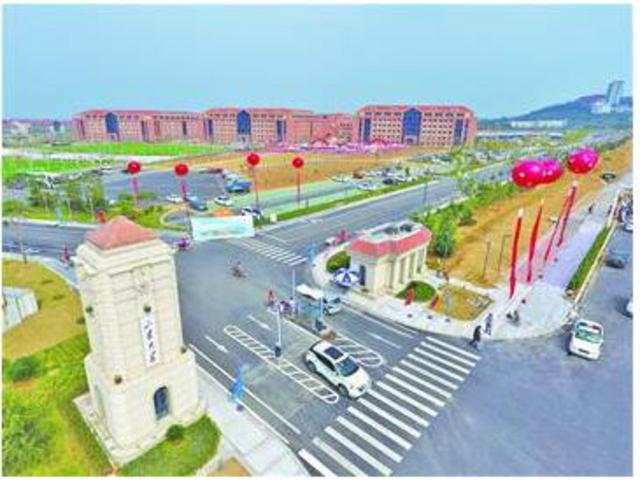 青岛高校朋友圈都是大腕 目前已引进29所