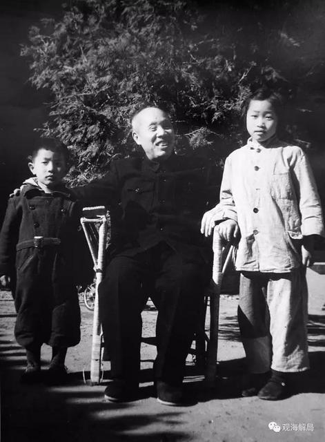 （董必武与女儿董良翚、次子董良翮）