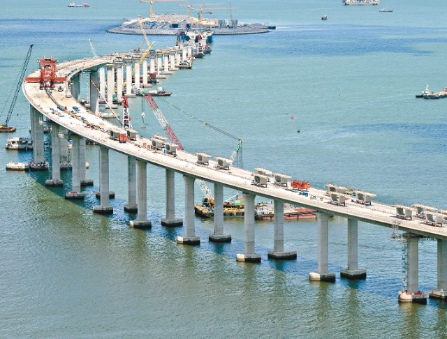港珠澳大桥全长12公里香港接线月内将全线贯通