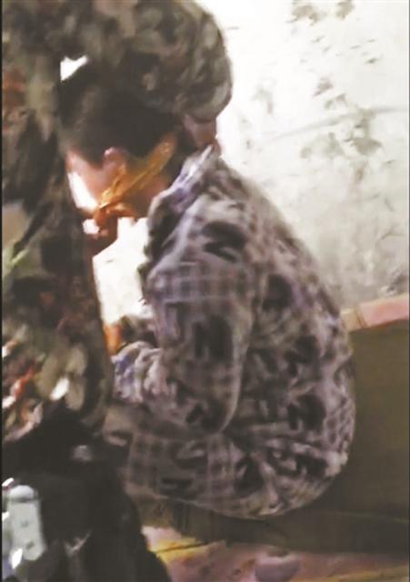 小伙领快递遭仇家绑架 警方12小时解救 小伙领快递遭仇家绑架 警方12小时解救