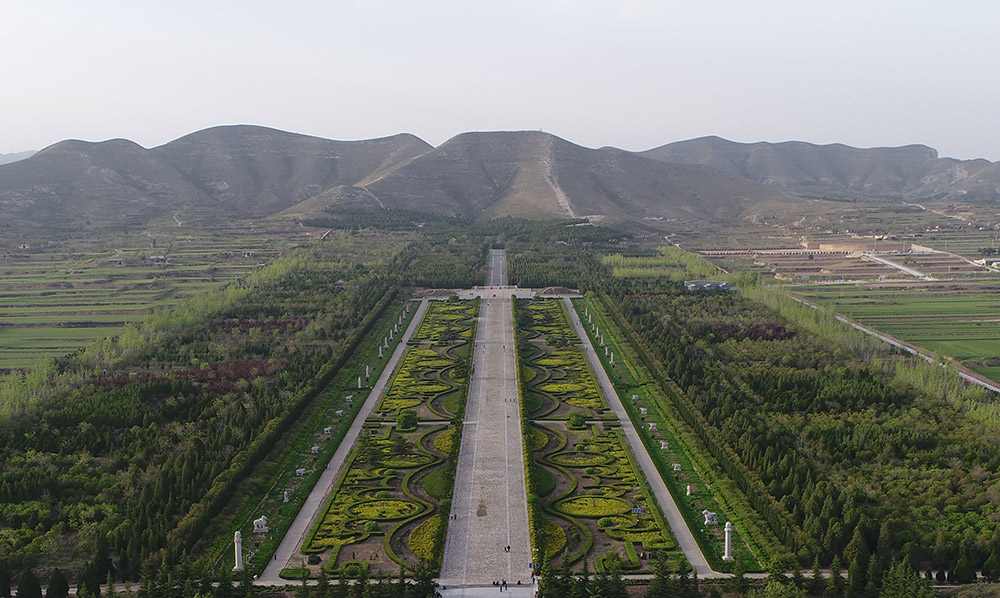 陕西蒲城唐桥陵国家考古遗址公园全景（4月17日摄）。