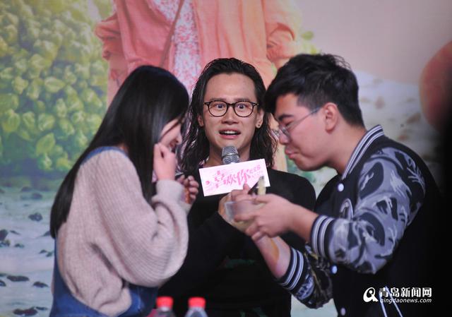 导演许宏宇携新片亮相青岛 金城武周冬雨组CP 导演许宏宇携新片亮相青岛 金城武周冬雨组CP