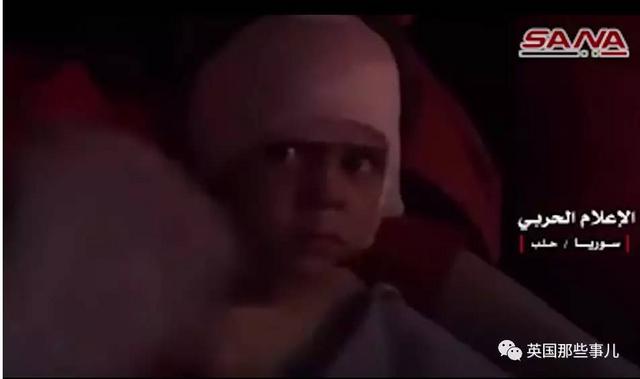 叙儿童受薯片引诱被炸死 摄影师飞奔抢救跪地痛哭