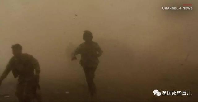 叙儿童受薯片引诱被炸死 摄影师飞奔抢救跪地痛哭