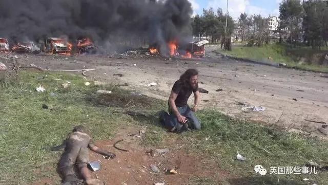叙儿童受薯片引诱被炸死 摄影师飞奔抢救跪地痛哭