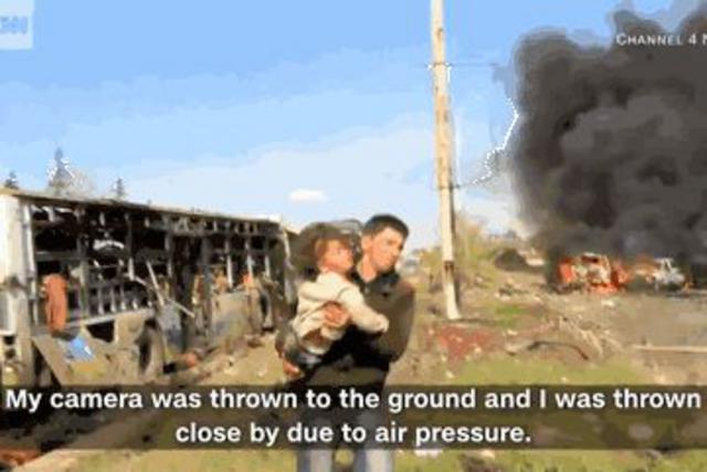 叙儿童受薯片引诱被炸死 摄影师飞奔抢救跪地痛哭