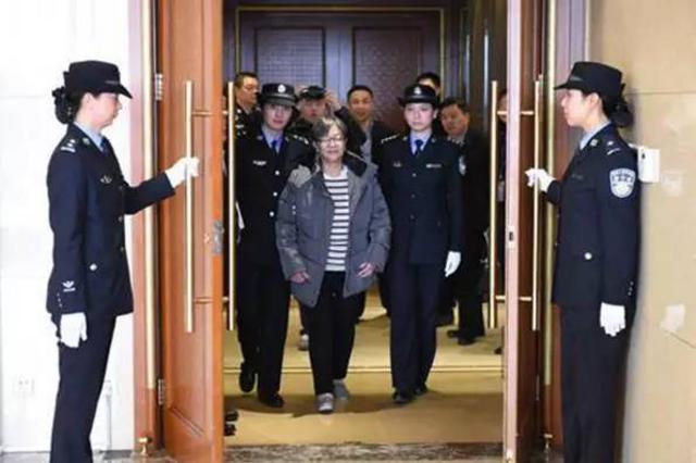出逃贪官比丁义珍还惨：有人曾在美国背尸谋生