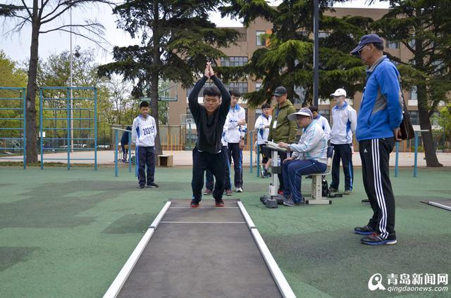 青岛体育中考开考 引体向上报名不足百人