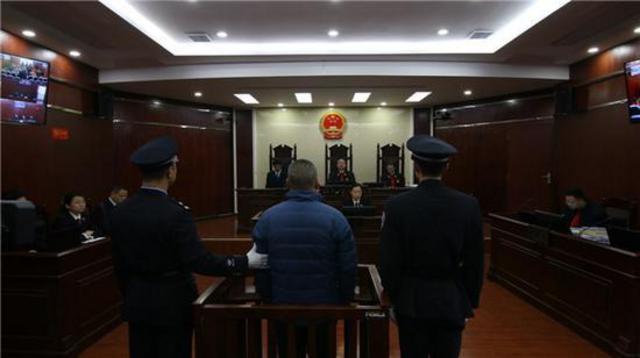 曾德权受贿案庭审现场