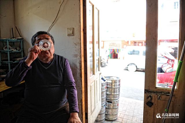 【青岛故事】卖散啤的五哥大酒店 22年只卖酒
