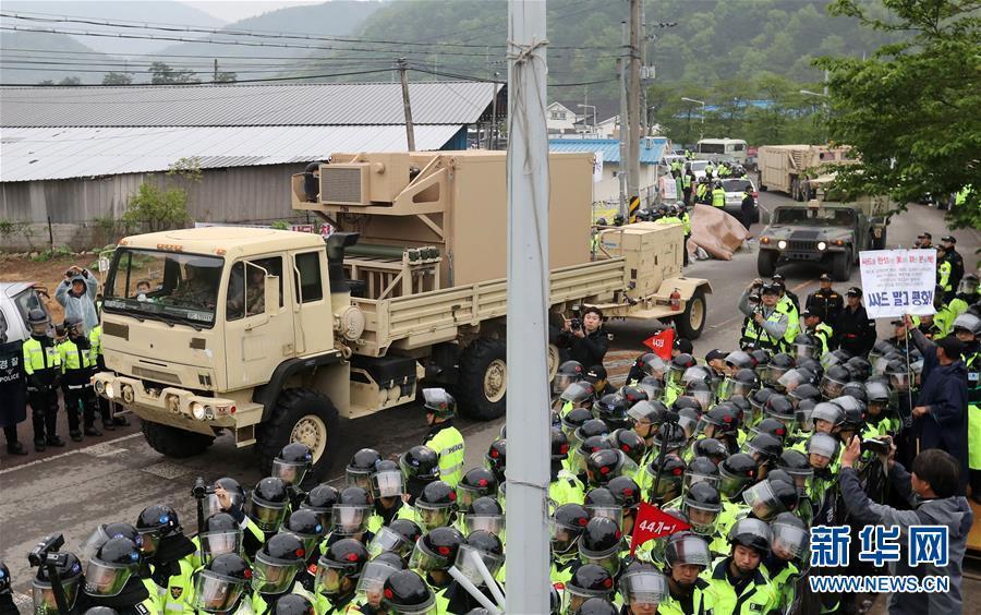 萨德部分装备在韩部署 警方与当地居民发生冲突