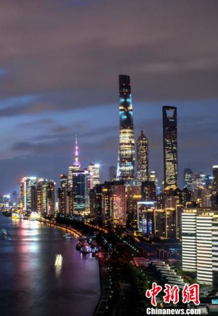 中国第一高楼546米“上海之巅”观光厅正式开放(图)