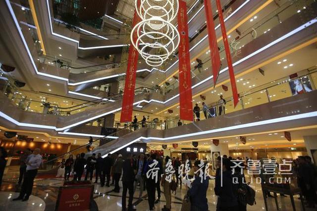 巴黎春天变身航母级珠宝城 单体面积青岛最大