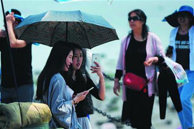 31.7℃！游客春游遇上了“青岛之夏”