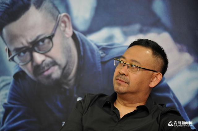 姜武现身青岛推介新片 饰演文艺大反派
