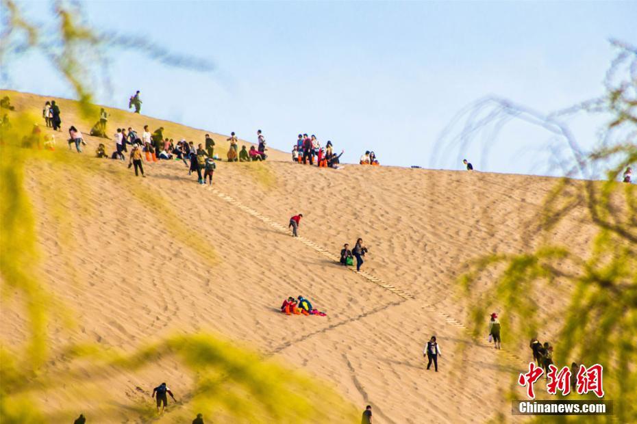 五一各大景区游客饱满 21万人入中山陵园游玩