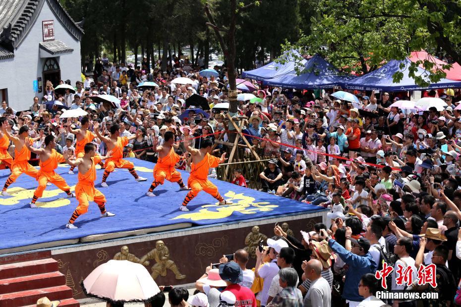 五一各大景区游客饱满 21万人入中山陵园游玩