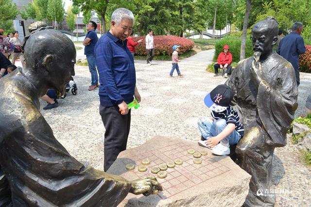 五一近郊游火热 国学公园成新人拍照圣地