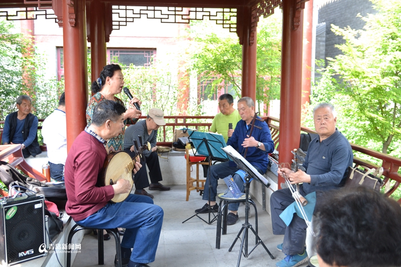 五一近郊游火热 国学公园成新人拍照圣地