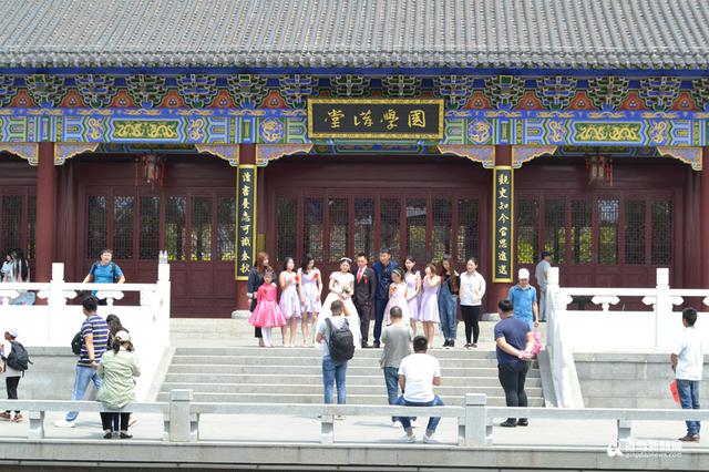 五一近郊游火热 国学公园成新人拍照圣地