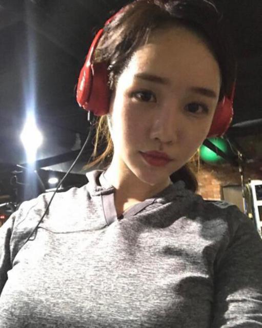 韩国软妹健身香汗淋漓 