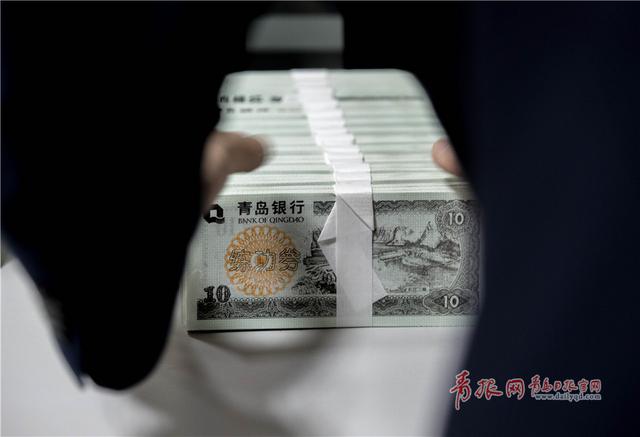 青岛90后点钞员：演绎指尖上的速度与激情(图)