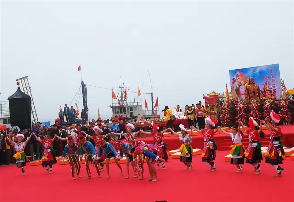 青岛首届妈祖文化节举行 实拍祭海典礼现场