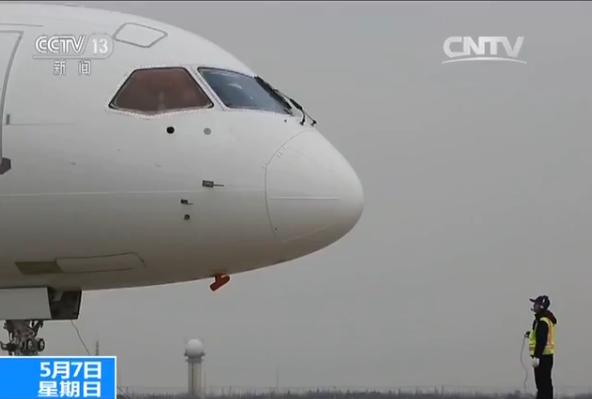 C919首飞全记录：第一次行走仅行进十几米(图)