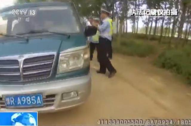 幼儿园黑校车核载7人实载38人 司机被刑拘(图)