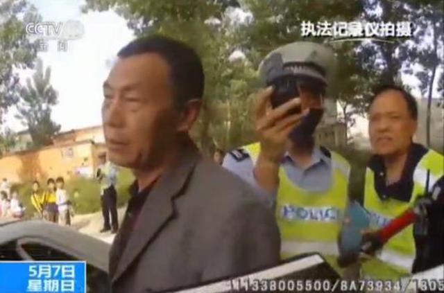幼儿园黑校车核载7人实载38人 司机被刑拘(图)