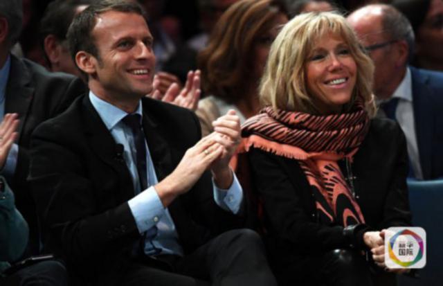 马克龙的婚恋和职业选择，成了不少法国人茶余饭后津津乐道的谈资。有颜有爱又有钱，马克龙简直就是“别人家的好男人、好老公”。