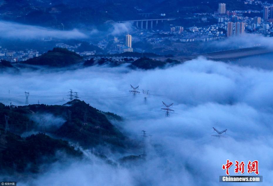 航拍雨后的三峡工程 雄伟大坝云雾中隐身