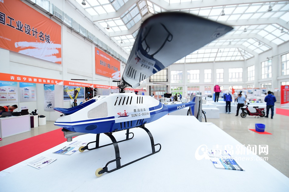 探秘青岛工业设计周 小小无人机引航万吨巨轮