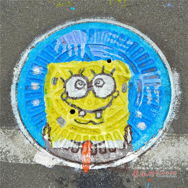 换脸卖萌！青岛大学校园现逗趣“表情包”井盖