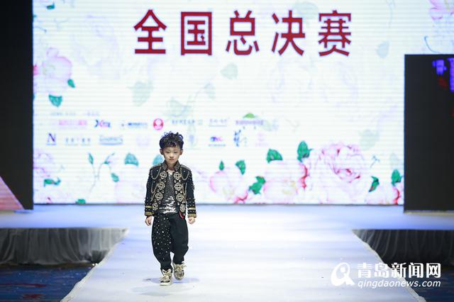 第六届中国少儿时装模特大赛举行 萌娃T台走秀